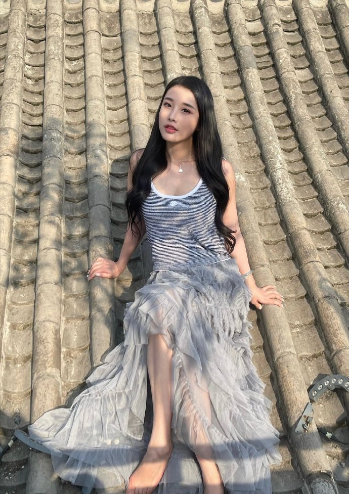 公寓春光 封面